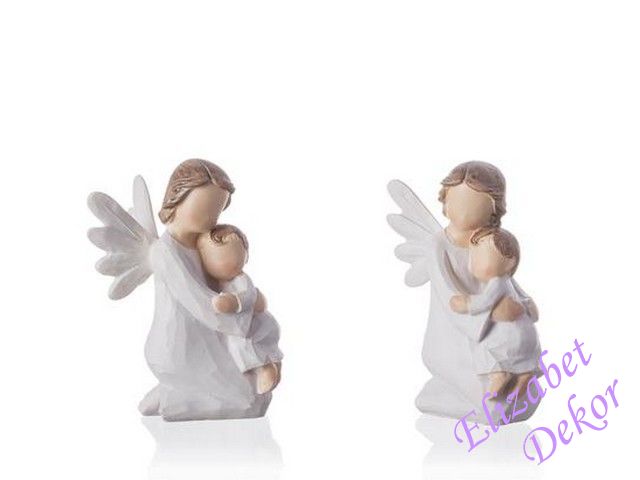 Andělka klečící s dítětem